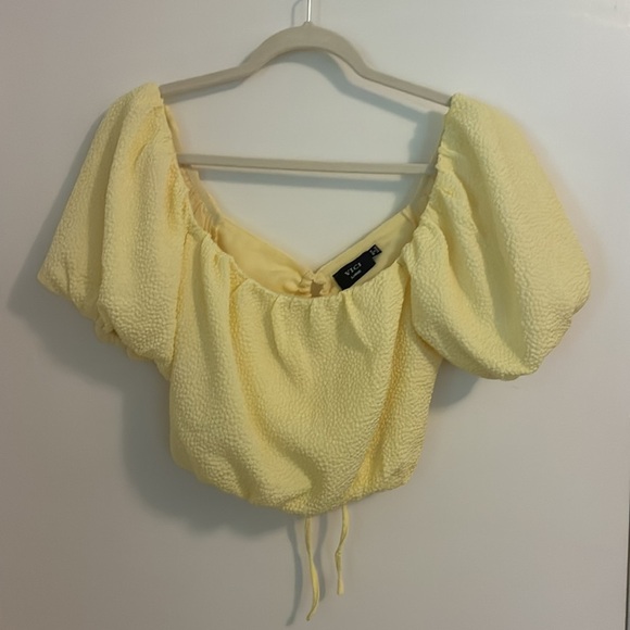 VICI Tarin Puff Sleeve Crop Top in Butter Yellow - Picture 4 of 6